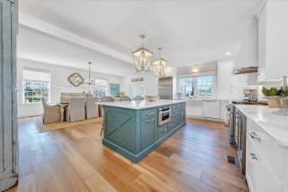 6 BD Smith Mountain Lakefront Escape sunset - 8