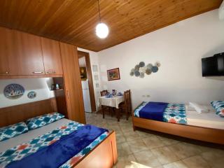 Ramo's Charming Studio Apartment with Sunlit Veranda - 2nd - Vlorë - 6