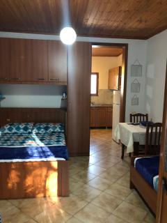 Ramo's Charming Studio Apartment with Sunlit Veranda - 2nd - Vlorë - 9