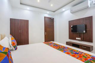 FabExpress JP Villa - 5