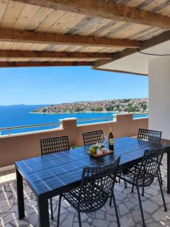 Holiday house Dea with outdoor jacuzzi - Trogir - 0