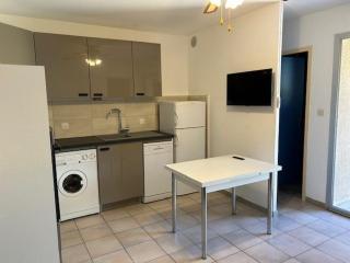 T3 avec Terrasse Spacieuse, Proche Plage, 4 Pers., Parking Inclus - FR-1-701-27 - 6