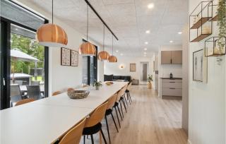 6 Bedroom Nice Home In Glesborg - 6