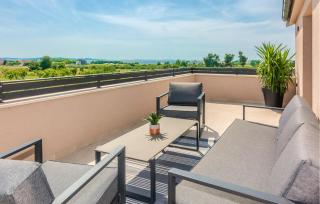 Lovely Home In Privlaka With Jacuzzi - Privlaka - 9