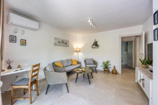 LIPA KORTA - Family Apt, 15 min Walk to Parentino & Pical Beaches - 3