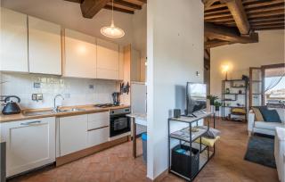2 Bedroom Cozy Apartment In Castelmuzio - 8