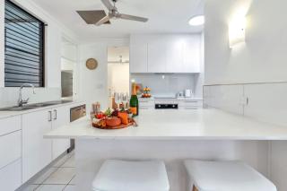 Villa Frangipani on Zealandia - Old World Charm - 6