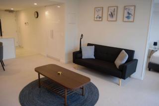 Homely Modern Apt by Lake between City and Russell - Hosted by CanStay - Canberra - 4