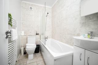 Three Bedroom House - Parking & Garden - Netflix - Wifi - Great Location - 215R - Birmingham - 3