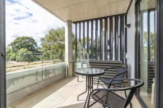 On Forbes Apt 4 mins to Canberra Centre - Hosted by CanStay - 4
