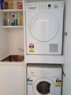 Lake view city apartment with free parking - Hosted by CanStay - 5