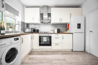 Three Bedroom House - Parking & Garden - Netflix - Wifi - Great Location - 215R - Birmingham - 5