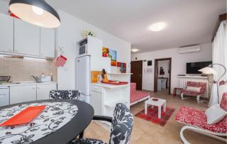 Cozy Apartment In Peroj - Peroj - 6