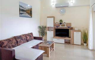 Beautiful Apartment In Starigrad - Knežević - 8