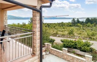 Beautiful Apartment In Starigrad - 1