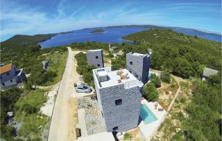 Awesome Home In Dragove With Wifi - 1