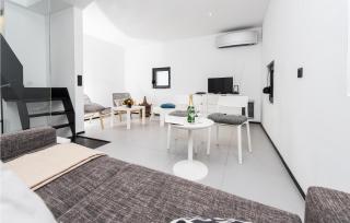 Awesome Home In Dragove With Wifi - 7