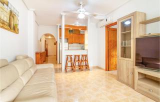 Amazing Apartment In Torrevieja - Torrevieja - 8