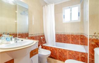 Amazing Apartment In Torrevieja - Torrevieja - 4