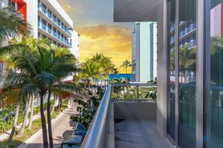 Balcony - Hollywood Beach Broad-walk - Rooftop Pool - Hollywood - 8