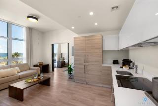 Balcony - Hollywood Beach Broad-walk - Rooftop Pool - 5