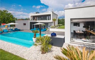 Stunning Home In Sivati - 1