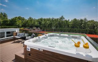Lovely Home In Sivati With Jacuzzi - Šivati - 2