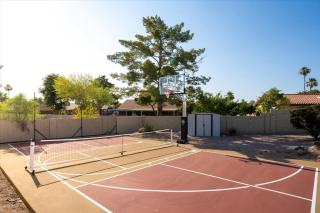 Pickleball & Mini Golf Karaoke Game Room - Glendale - 2