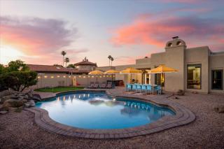 Pickleball & Mini Golf Karaoke Game Room - Glendale - 5