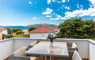 8 Bedroom Gorgeous Home In Okrug Donji - Okrug Donji - 3