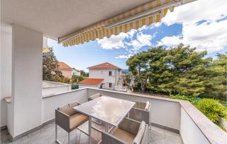 8 Bedroom Gorgeous Home In Okrug Donji - Okrug Donji - 4
