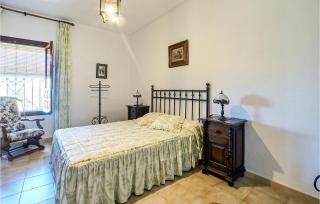 6 Bedroom Cozy Home In Lucena - Lucena - 3