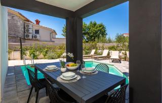 Amazing Home In Sveti Ivan Dobrinjski - 5