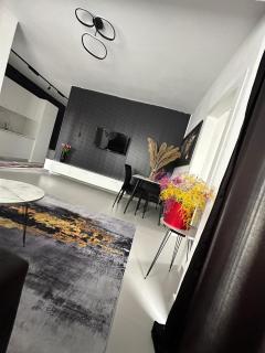 Sunset Apartment - Golem - 9