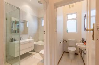 Bay Beach Villa one minute Camps Bay beachfront - Kaapstad - 9