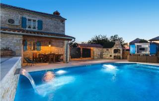 Awesome Home In Hrboki With Jacuzzi - Hrboki - 0