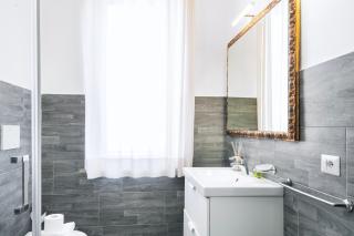 Easylife - Studio Moderno e luminoso in Repubblica - Milan - 2