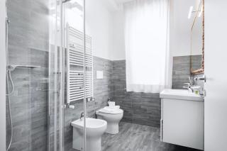Easylife - Studio Moderno e luminoso in Repubblica - Milan - 1