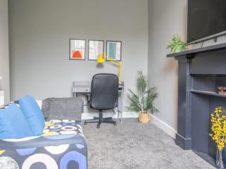 West End Cosy Pop of Colour - Pass the Keys - 9