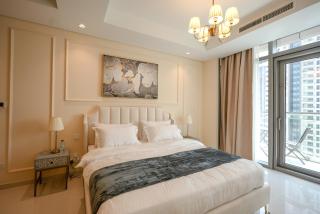 Infinity Pool & Burj Khalifa View l Luxe Paramount - 8