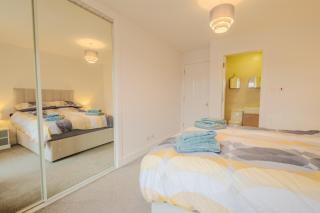 Henrys Apartment, DO NOT BOOK UNLESS YOU LIKE CLUB NOISE - 2