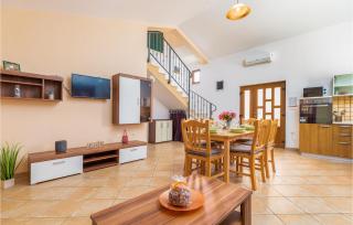 2 Bedroom Cozy Home In Liznjan - 9