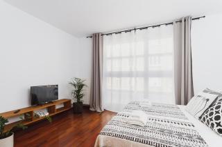 3-Bedroom Apartment with balcony- Krowoderska - Krakow - 2