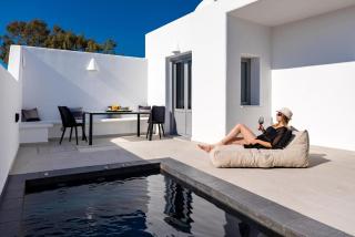 Thrilling Santorini Villa Villa Gauche 2 Bedrooms Furnished Sun Terrace With Private Heated Pool Perissa - Perissa - 6