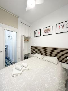 Central Cozy Budget 2BR Apt with AC, 1 bath, Private Parking opt - Seville - 6