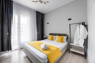 Новая яркая квартира с двумя кроватями - 0