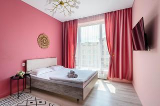 Новая яркая квартира с двумя кроватями - 2