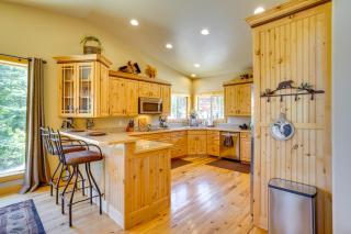 Duck Creek Village Cabin with Deck and Private Hot Tub - Duck Creek Village - 3