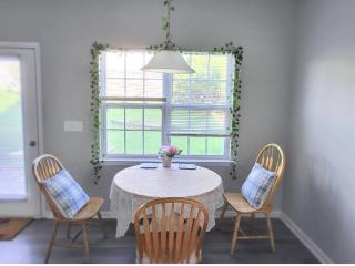 Spacious room with Shared bathroom - Raleigh - 2