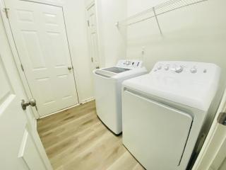 Spacious room with Shared bathroom - Raleigh - 1